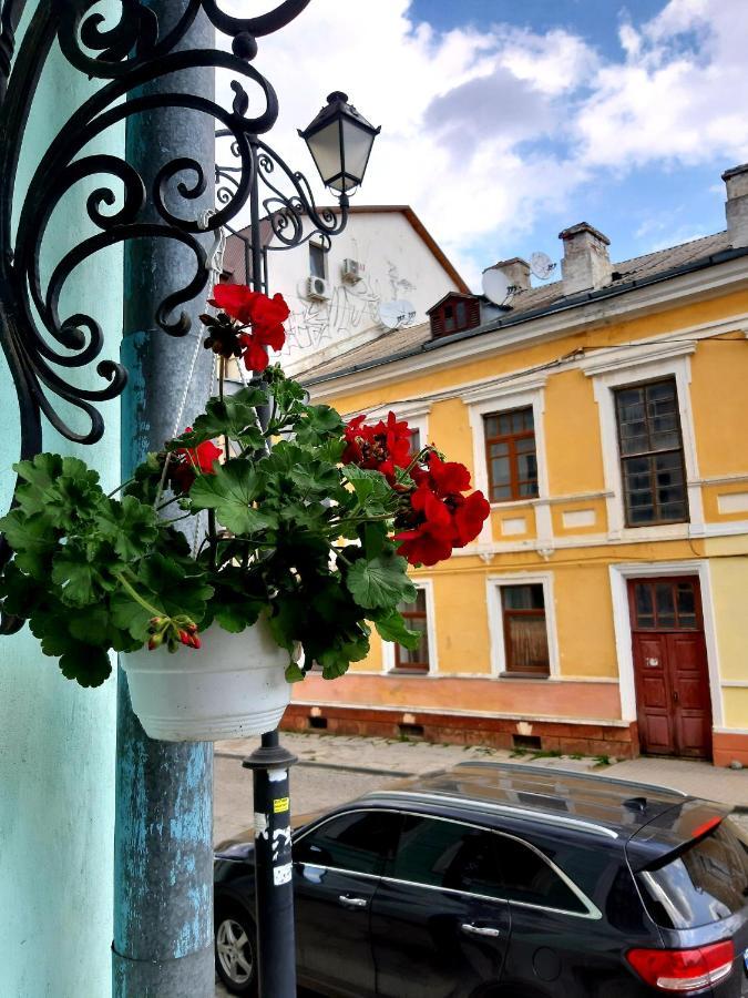 Квартира в центрі Старого міста з окремим входом Каменец-Подольский Экстерьер фото