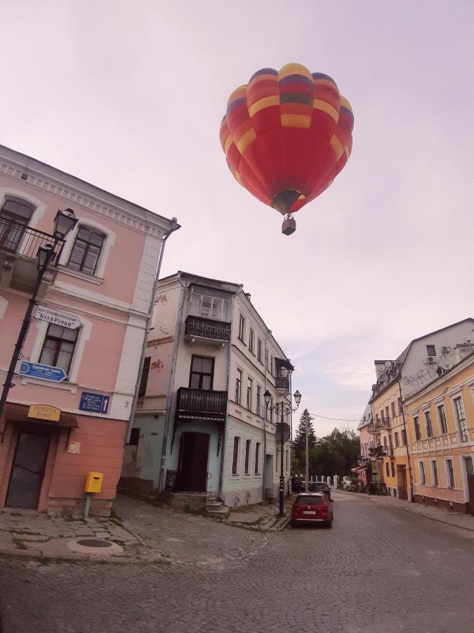 Квартира в центрі Старого міста з окремим входом Каменец-Подольский Экстерьер фото